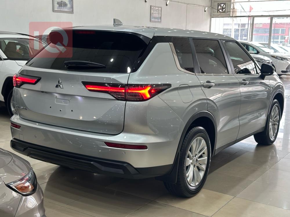 ميتسوبيشي اوتلاندر